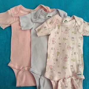 Gerber 3 One Piece Bodysuits Pink, Lavender, and Pink Bunny Print Sz. S 13-18 lb